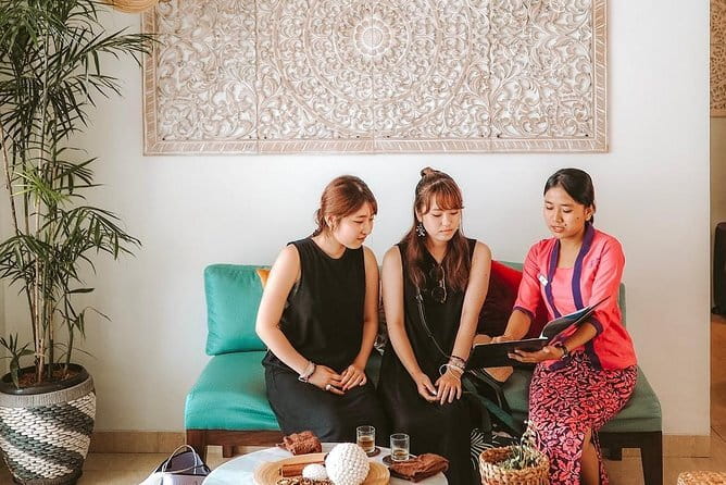 2 hours Bali Lulur Massage & Spa Treatment Including Hotel Transfers - The foot ritual: where the relaxation starts