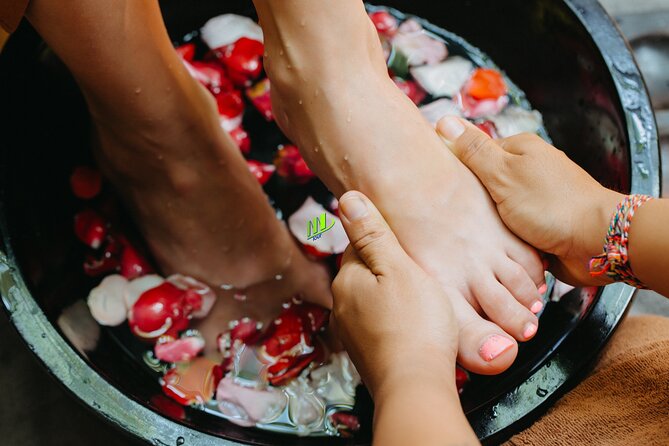 2 hours Bali Lulur Massage & Spa Treatment Including Transfers - Locker, sarong, and shower: the small details that matter