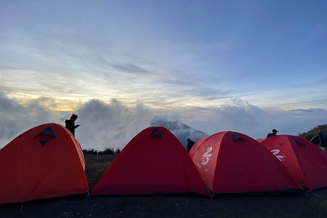 3 Days Mount Rinjani Complete Tour @All In One Price - Day 2: Sembalun crater rim hike, steady effort for 8 hours