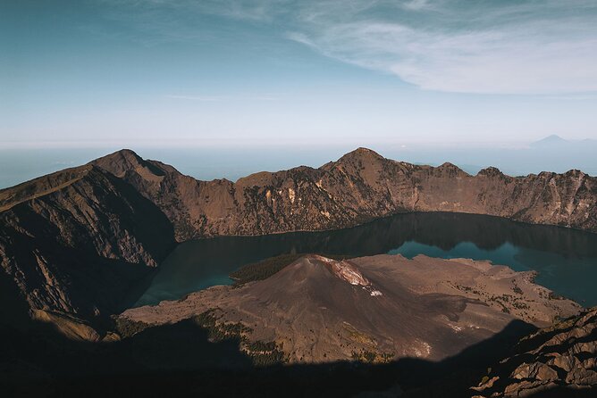 3 Days Tour in Mount Rinjani Summit with Lake Hiking - Your crew: guides and porters are a big part of the value