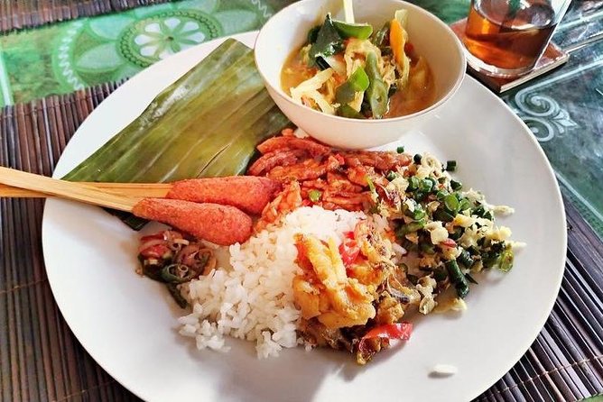 Afternoon Cooking Class & Making Bali Offering with Dinner - Cold ginger tea and Canang Bali offering: the cultural start you actually do