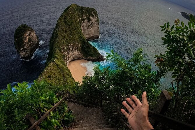 Bali 3 Days Private Tour-Bali Highlight - Day 1 around Ubud: Batuan Temple, Tegenungan Waterfall, and the Monkey Forest