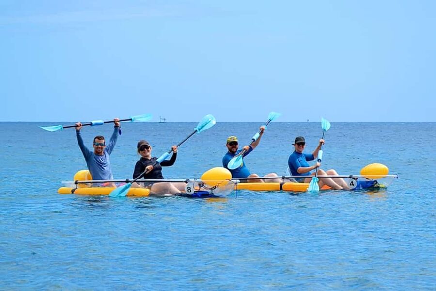 Bali/Amed: Transparent Kayak Experience - The first minutes matter: boarding help and choosing kayak or SUP