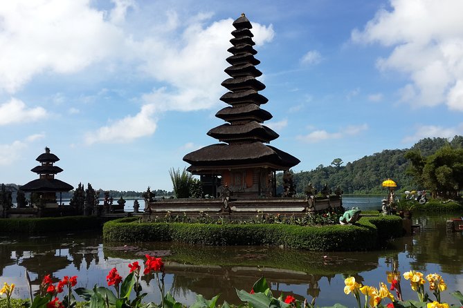 Bali Beautiful Insta with Real Bali Swing - Wanagiri Hidden Hills: swings, bird nests, and a lake view