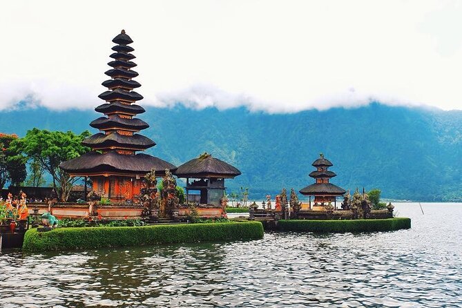 Bali: Bedugul Lake Temple, Banyumala Waterfall, UNESCO Rice Field - Stop 1: Ulun Danu Beratan Temple on Lake Beratan (Bedugul Area)