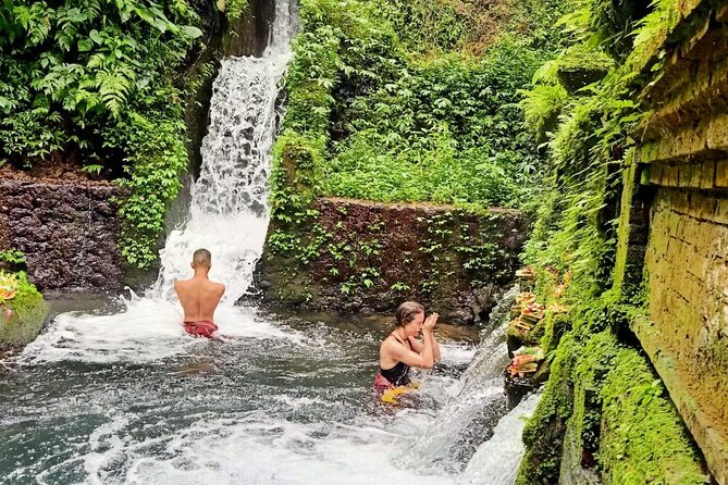 Bali Best Private of Nusa Penida Tour - The guide experience: English support, photo help, and real comfort