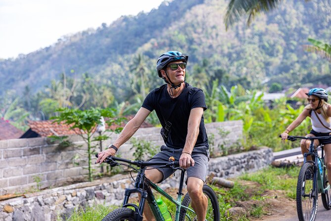 Bali Bike Tour Ubud Area - Entering the ride: Petang to Ubud by air-conditioned comfort