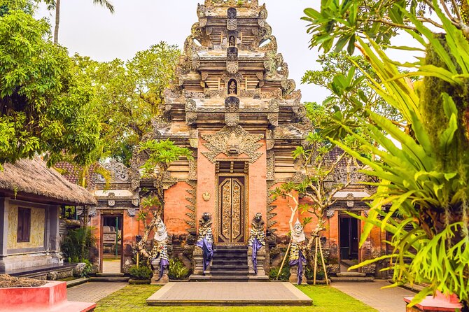 Bali Cultural Experience - Ubud Palace: Carvings, Guardian Toad Faces, and Calm Walking