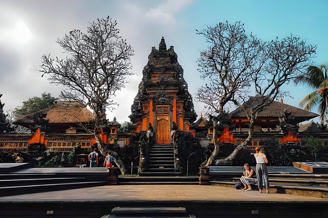 Bali Cycling and Ubud Waterfall Tour - Sacred Monkey Forest Sanctuary in Ubud: follow the rules, enjoy the chaos