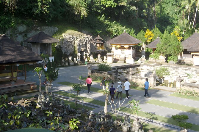 Bali Cycling and Ubud Waterfall Tour - Tegenungan Waterfall: one hour to really look