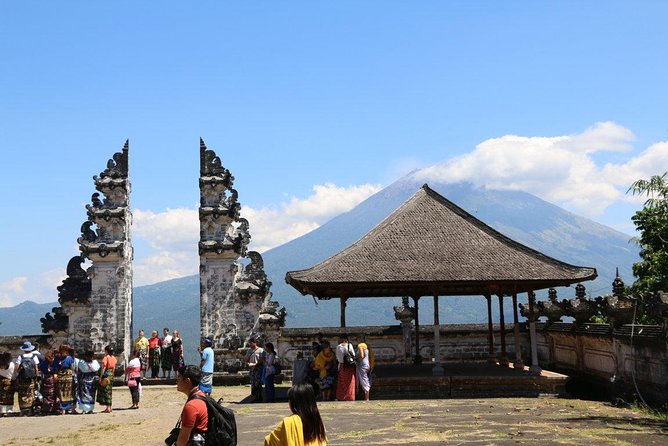 Bali Day Tour : Waterfall & Lempuyang Temple The Gate Of Heaven - Lempuyang Temple and the Gate of Heaven: photo wait strategy that actually works