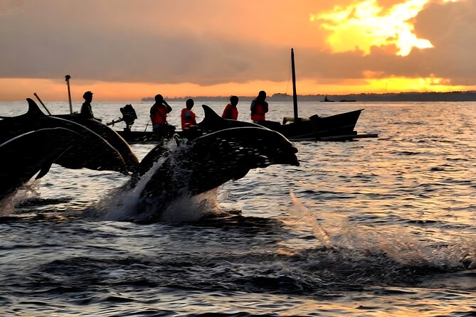 Bali Dolphin Watching Sunrise Tour in Lovina Beach - Twin lakes Tamblingan and Buyan: calm views and a mountain backdrop