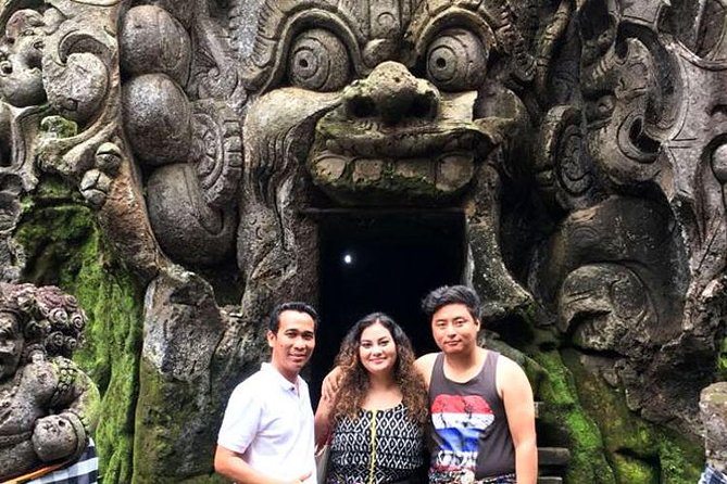 Bali Full Day Tour - Bali Temple Tour - Batubulan Barong and Kris dance at 9:30, the performance that sets the tone