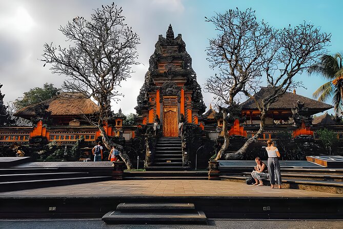 Bali Full Day-Tour: Ubud Sightseeing Trip - The road between stops: passing the palace, market, and crafts