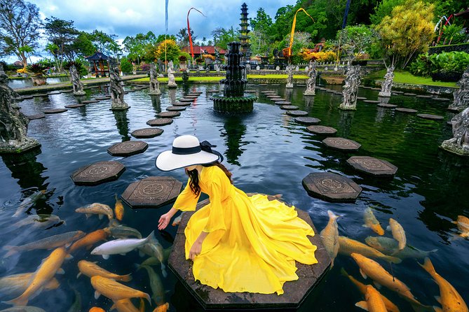Bali Instagram: Gate of Heaven Temple Tour - Lunch at Mahagiri Panoramic Resort: A View Break That Counts