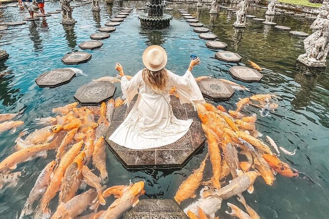 Bali Instagram Tour - Tukad Cepung Waterfall and the sun-ray timing