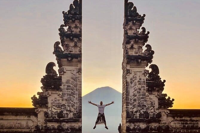 Bali Instagram Tour - DESIGN Your Own Trip - Tukad Cepung Waterfall in Tembuku: cave lighting and steady patience
