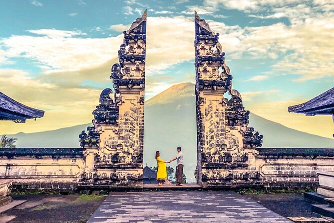 Bali Instagram Tour: Gate of Heaven, Swing and Waterfall Day Tour - Lempuyang Temple, the royal garden stroll, and sarong logistics