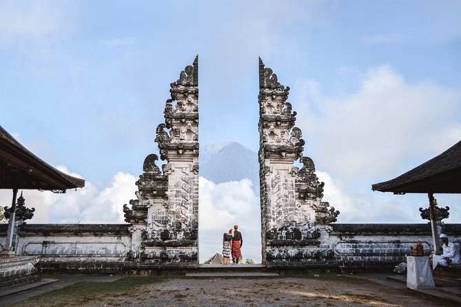 Bali Instagram Tour - Lempuyang Bali Gate of Heaven - Tukad Cepung Waterfall: the hidden river walk effect