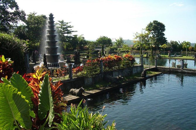 Bali Instagram Tour: The Most Popular Spots ( Private All-Inclusive ) - Stop 3: Tukad Cepung waterfall, the cave walk and light effect