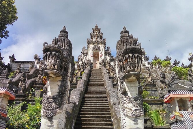 Bali Instagram Tour: The Most Scenic Spots - Tirta Gangga water palace: a short stop that keeps the photos flowing