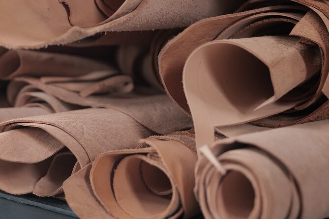 Bali Leather Craft Workshop - 6 hours ( canggu / seminyak) - Stitching by hand, then polishing edges and varnish