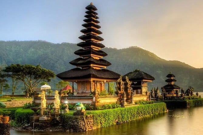 Bali Lempuyang Temple with Blue Lagoon Snorkeling - Lunch by the beach and the small comforts that make a long day feel easier
