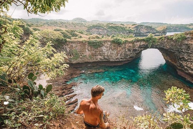 Bali-Nusa Penida. West Part. Private car. All-inclusive - Kelingking Beach and Karang Dawa viewpoint: the cliff-edge icon