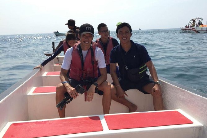 Bali Parasailing Adventure,Banana Boat,Jet Ski and Donut Boat with Transfers - The staging area experience: lockers, showers, and clean gear space