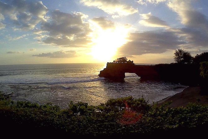 Bali Private Tour: Ulun danu Temple, Iconic Handara Gate & Tanah lot sunset. - The guide matters: Wayan, Ali, Darma, and Riko’s impact on the day