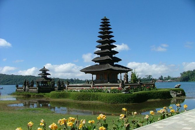 Bali Private Tour: Ulun danu Temple, Iconic Handara Gate & Tanah lot sunset. - Handara Iconic Gate photo stop, 30 minutes that makes the day easier