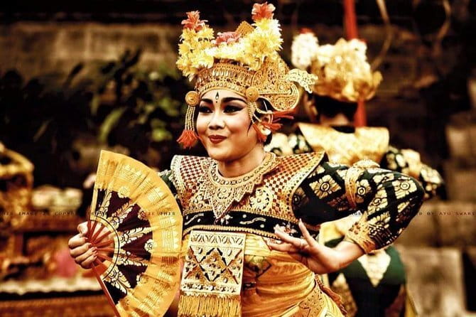 Bali Private Tour: Waterfall, Monkey forest and Tanah lot sunset - Tanah Lot Temple sunset: sea water, dramatic views, and the timing matters