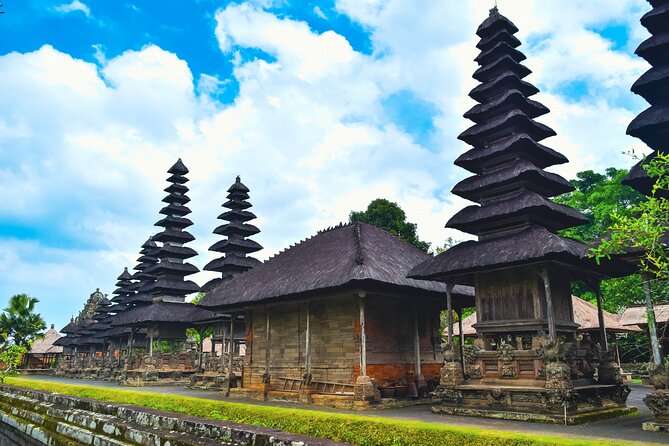 Bali Pura Taman Ayun Temple, Monkey Forest & Tanah Lot Excursion - Tanah Lot Sunset Temple: Ocean Views, Lava Towers, and Crowds