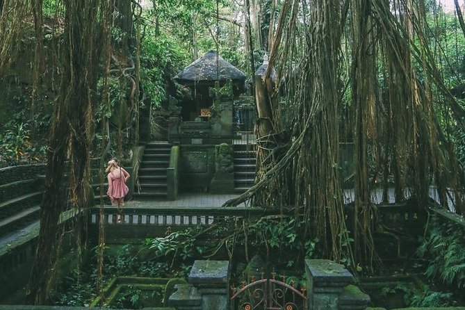 Bali Sunset: Uluwatu Temple - Kecak Dance- Jimbaran Bay - The optional extras: monkeys and lawana coffee you might get