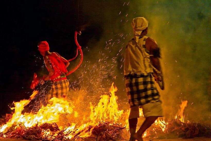 Bali: Tanah Lot Temple Sunset Kecak & Fire Dance Show Ticket - The Performance: How the Kecak and Fire Dance Plays Out