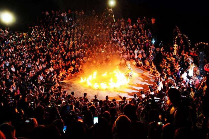 Bali: Tanah Lot Temple Sunset Kecak & Fire Dance Show Ticket - Guides and On-the-Ground Help: The Human Difference