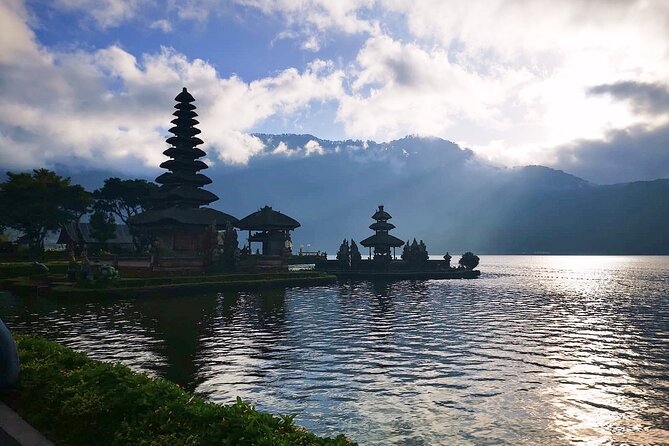 Bali Tanah Lot, Ulun Danu Beratan & Jatiluwih Rice Terrace - Stop 3: Tanah Lot temple, ocean views, and the high-tide photo factor