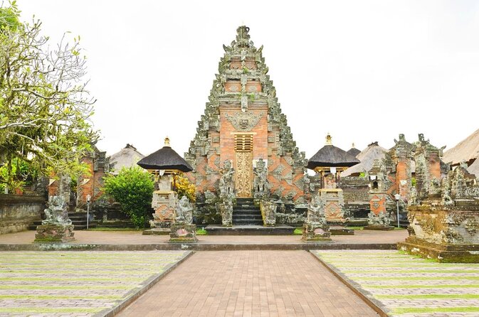 Bali Traditional Dance, Waterfall and Hindu temple with lunch - Key highlights at a glance