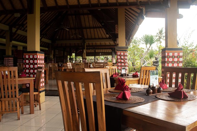 Bali Traditional Dance, Waterfall and Hindu temple with lunch - Batik process and the finishing touch at a fine art stop