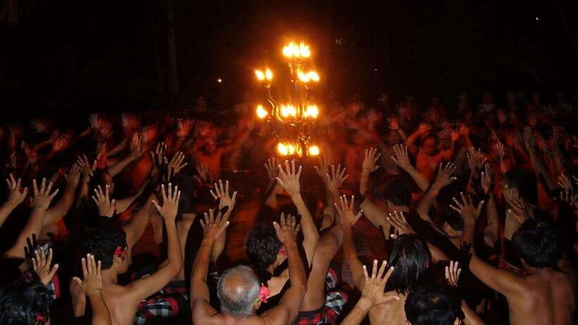 Bali: Ubud Kecak and Fire Dance Show Tickets - Kecak and Fire in Ubud Temple Courtyards: What the 1-Hour Show Feels Like