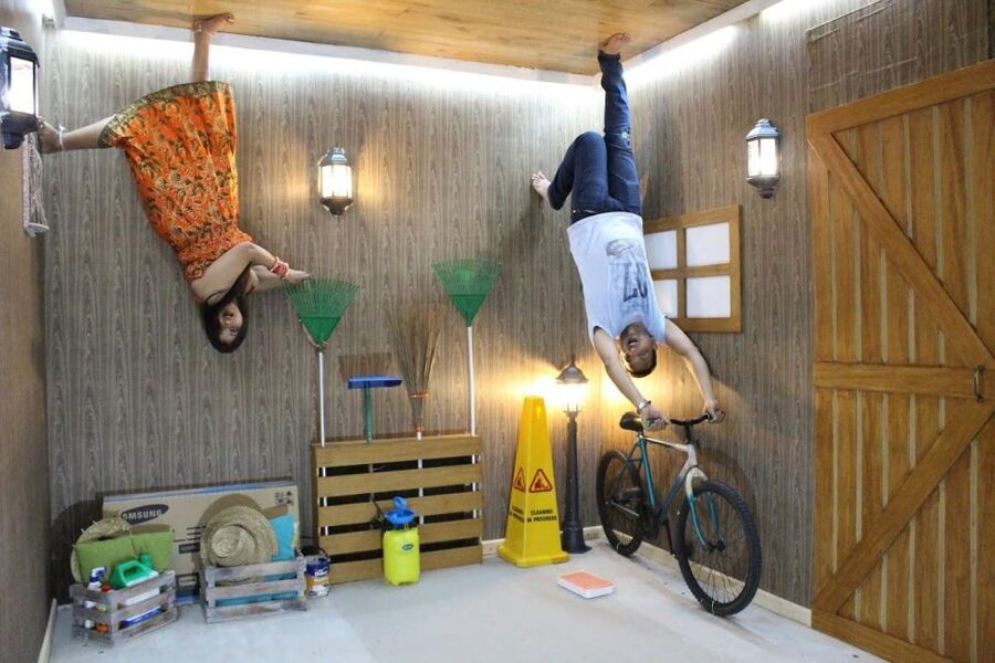 Bali: Upside Down World Admission Ticket - Staff photo help: the difference between awkward and perfect