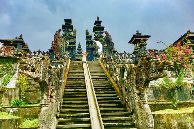 Bali Waterfalls and Temples Tour - Lunch at Lereng Agung: buffet time with valley views