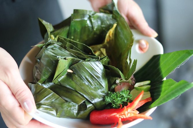 Balinese Cooking Class at The Santai Umalas Kerobokan - The small-group magic: hands-on coaching from the chef