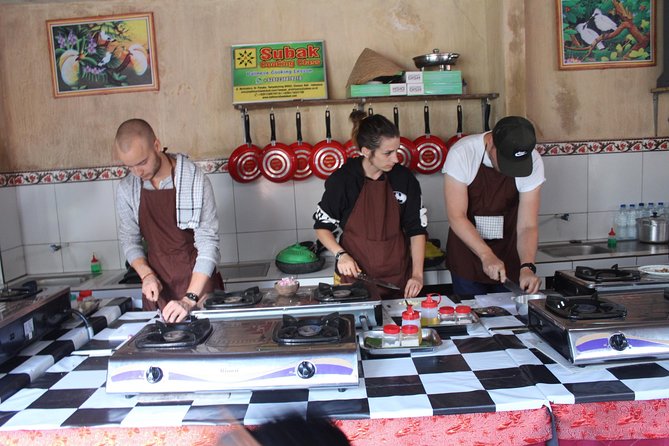 Balinese Ubud cooking school (9 Dish Cooking and Market Tour) - Pickup in Ubud, the 5-hour rhythm, and what to do with your expectations
