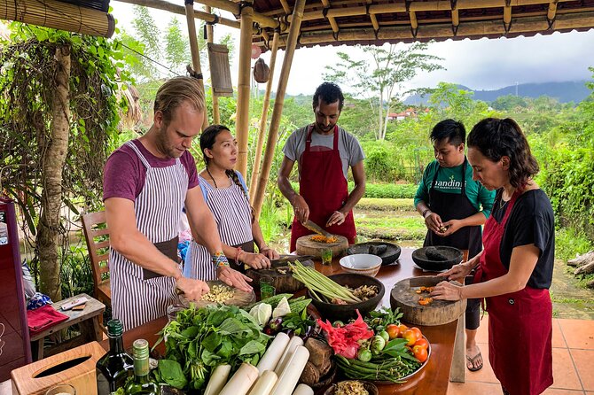 Balinese Vegan Cooking Class with Fresh Harvesting & Garden Tour - From garden to plate in Ubud