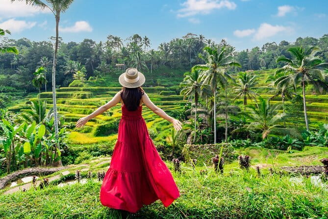 Banyumala Waterfalls with Tanah Lot Sunset Tour - Ulun Danu Bratan: Lake Bratan Temple Breather in the Mountains
