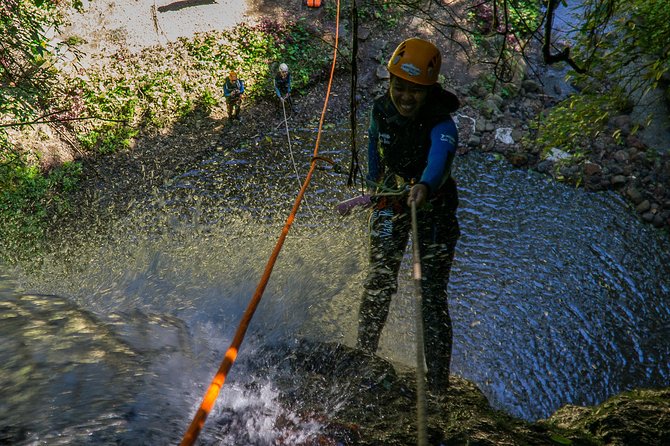 Beginner Canyoning trip in bali "Banyuwana canyon" - Who Should Book This Beginner Banyuwana Canyoning Day