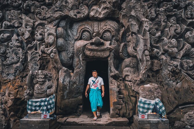 Best of Bali : Bali Temples , Rice Terrace and Waterfall Tour - Tirta Empul Temple: when the ritual is the main attraction