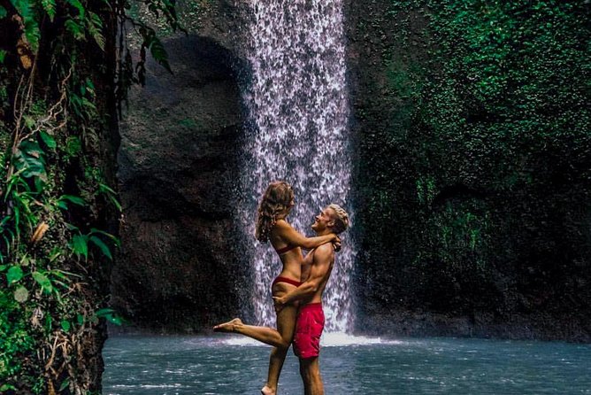Best Of Ubud : One Day Hidden Waterfall Tour with Tempel - Getting Into The Right Temple Mode at Batuan (Sarongs Included)