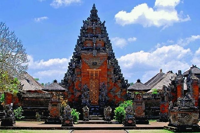 Best of Ubud Private Day Tour with All Inclusive - Stop 2: Sacred Monkey Forest Sanctuary, Temples in the Trees